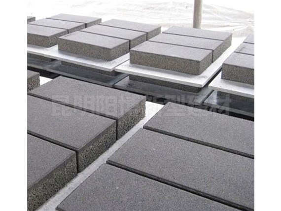 生態(tài)透水磚所需基礎工程對比傳統鋪路，哪種更節(jié)約？昆明陽博水泥制品廠家告訴你