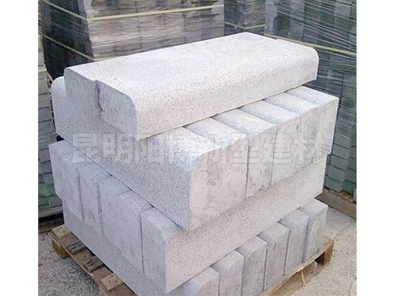 云南混凝土路沿石在冬季施工需要注意什么？